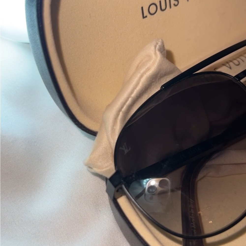 Louis Vuitton attitude pilote sunglasses in black - Picture 7 of 7